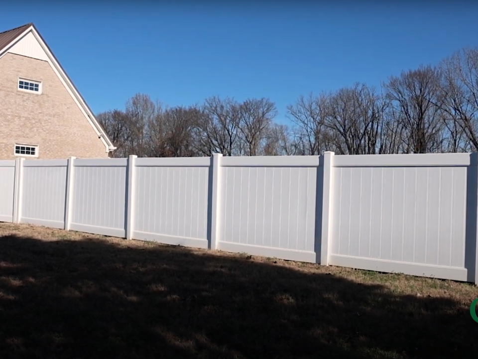6’ White Lakeland Fence Brings Charm to Creek Oakland Home